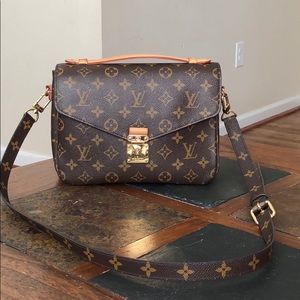Authentic Louis Vuitton Pochette Métis